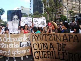 EXIGEN LOCALIZACIÓN DE NORMALISTAS DESAPARECIDOS EN IGUALA, MÉXICO