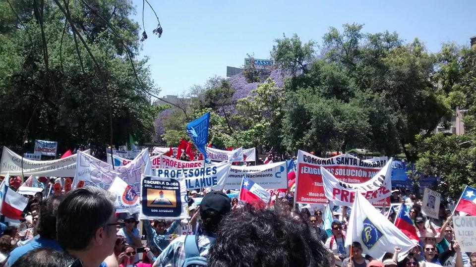 Profesores de Chile inician huelga por tiempo indefinido