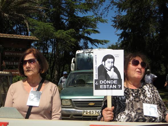 PROTESTAN FAMILIARES CONTRA EL TURISMO EN COLONIA DIGNIDAD