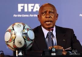 CANDIDATO SUDAFRICANO A PRESIDIR FIFA FUE TESTIGO DE JURADO EN EE.UU.