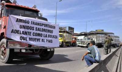 REANUDAN DIÁLOGO TRANSPORTISTAS EN PARO Y GOBIERNO COLOMBIANO