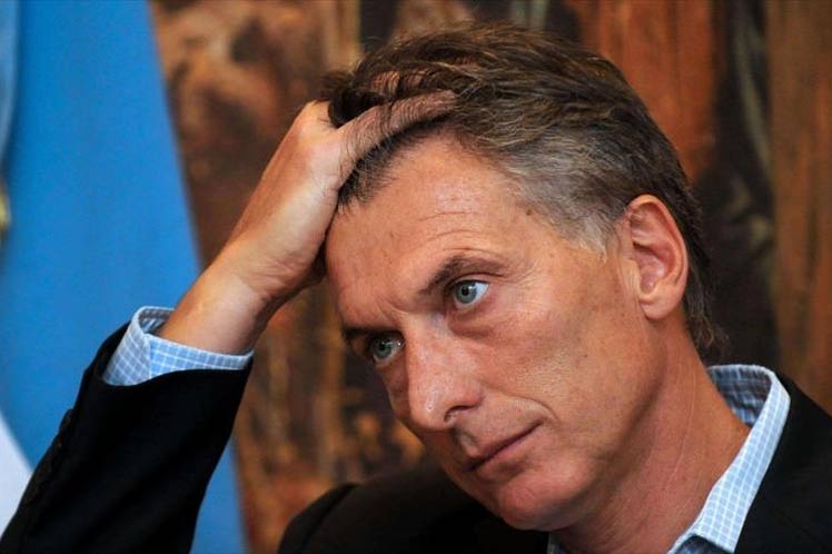 Por decreto, Gobierno de Mauricio Macri restringe compra de dólares en Argentina