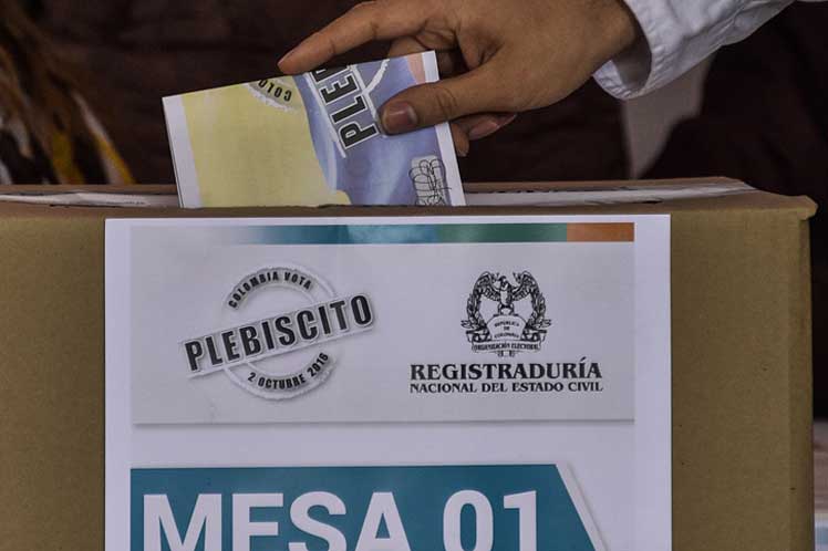 EVALÚA MISIÓN DE OBSERVACIÓN ELECTORAL PLEBISCITO EN COLOMBIA