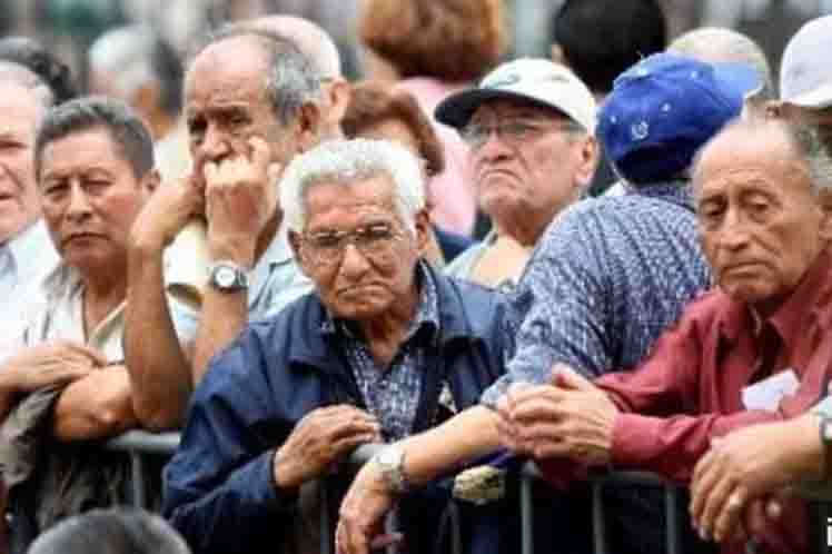 Chilenos acortan la edad de jubilación laboral