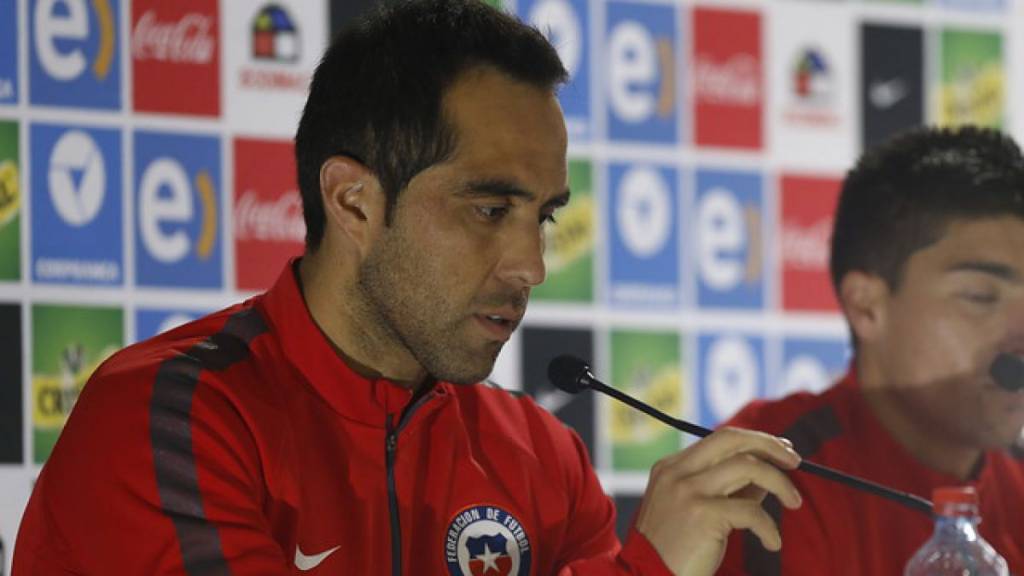 Portero Claudio Bravo vuelve a la selección de fútbol de Chile