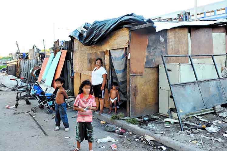 Uno de cada cuatro menores en Chile sufre pobreza multidimensional