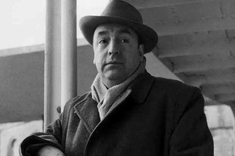 Chile dona libros de Neruda a Biblioteca Alexandrina, en Egipto