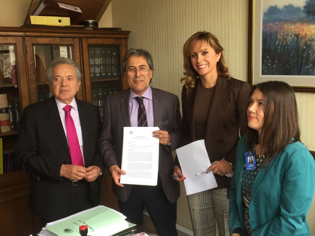 DIPUTADOS PPD PRESENTAN PROYECTO DE LEY PARA LEGALIZAR LOS “VIENTRES DE ALQUILER” EN CHILE