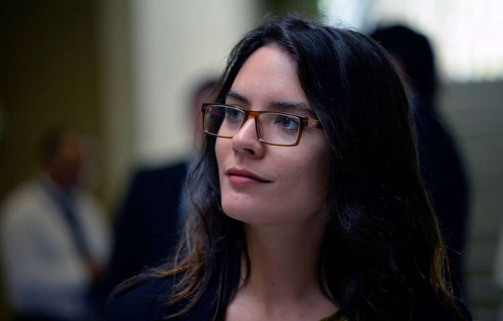 AFP: Camila Vallejo defiende su postura del apruebo