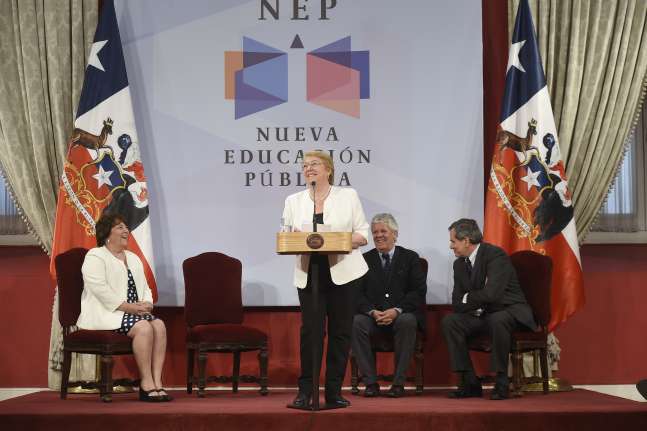 FIRMAN LEY DE NUEVO SISTEMA DE EDUCACIÓN PÚBLICA EN CHILE
