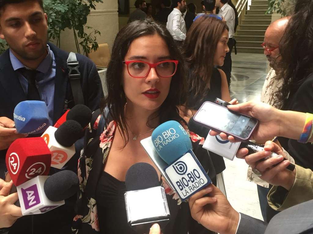 Camila Vallejo acusa trabas a tramitación de proyecto que nacionaliza las AFP