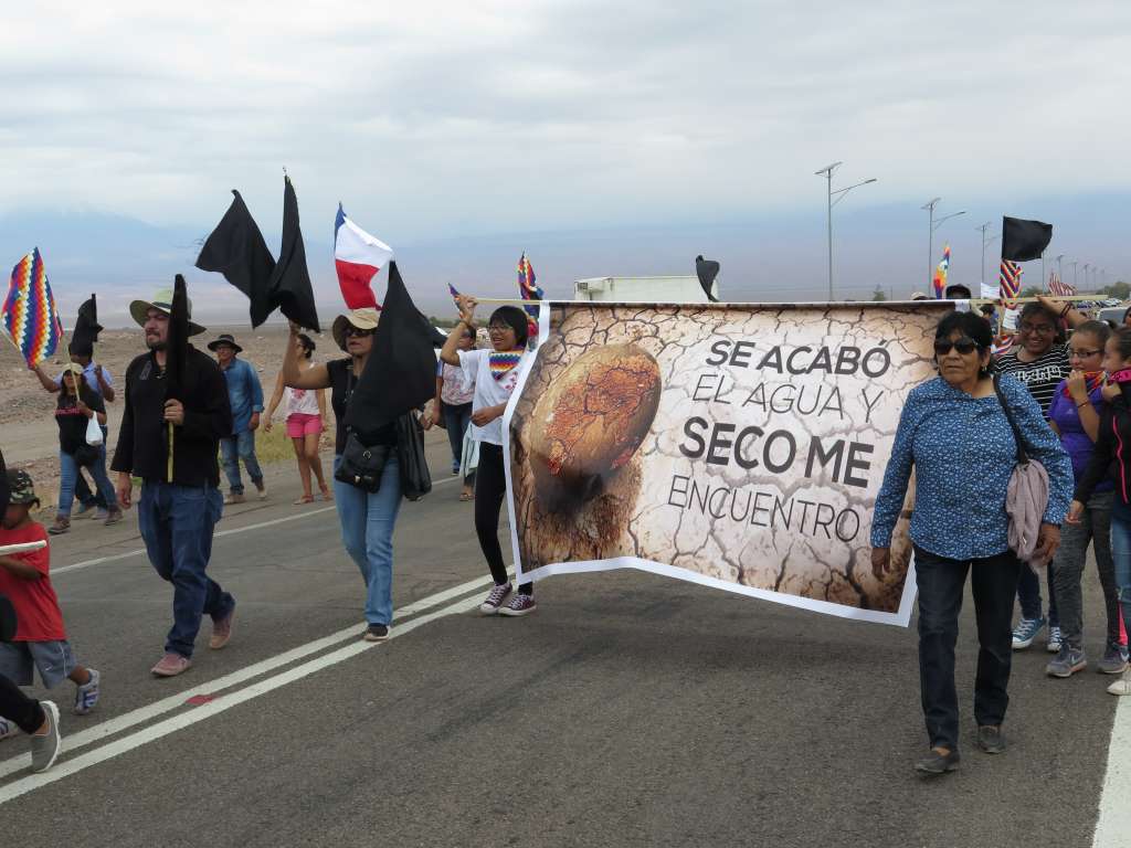 COMUNEROS BLOQUEARON EL INGRESO A SAN PEDRO DE ATACAMA EN PROTESTA POR ACUERDO ENTRE CORFO Y SQM