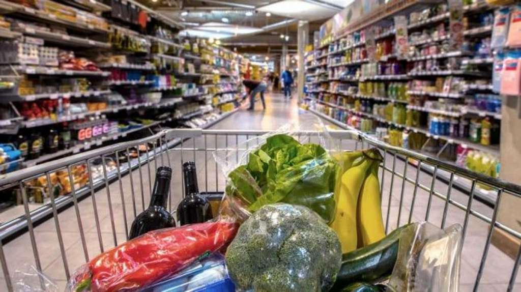 Baja la inflación en Chile pero suben precios de alimentos