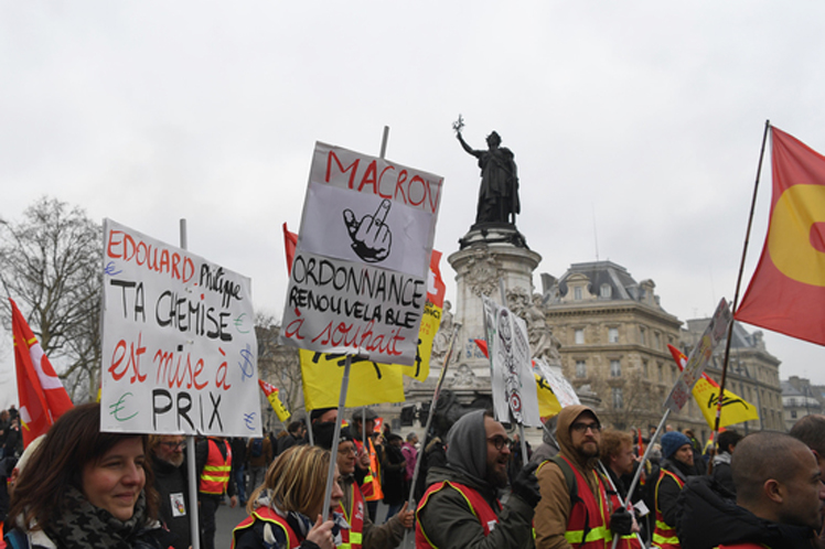 Policía reprime fuertes disturbios durante una nueva protesta en París contra la reforma de pensiones