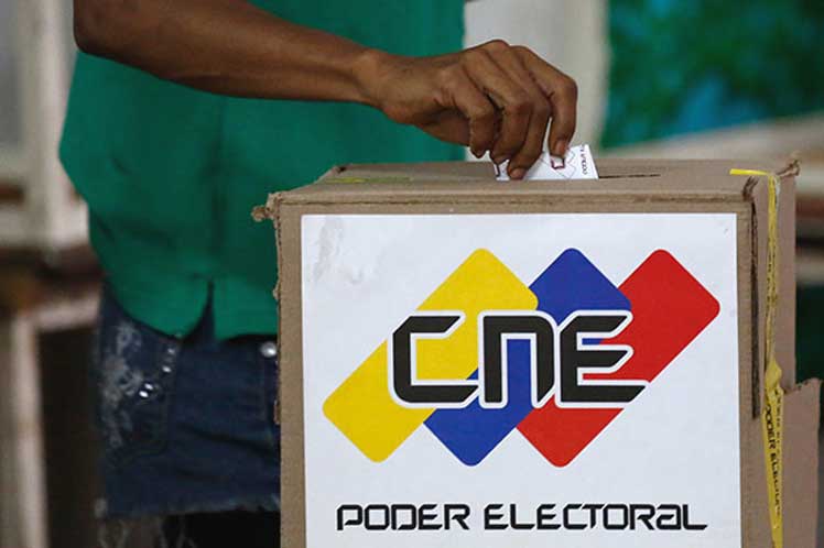 ADMITEN CUATRO CANDIDATURAS A COMICIOS PRESIDENCIALES EN VENEZUELA
