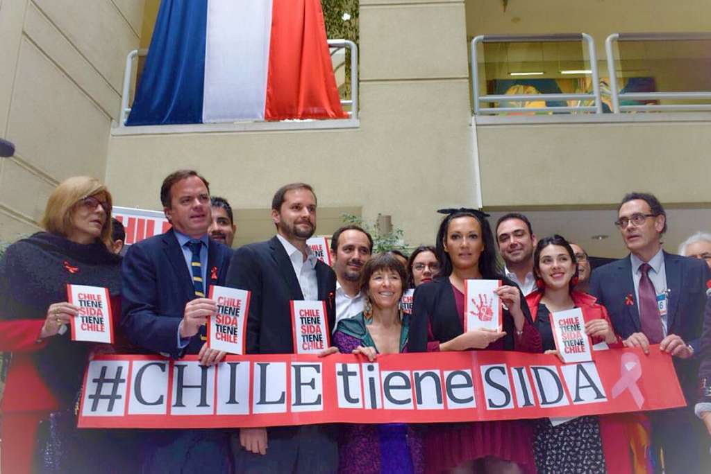CAMPAÑA CHILE TIENE SIDA LLEGA AL CONGRESO Y DIPUTADAS LLAMAN AL EJECUTIVO A SUMARSE