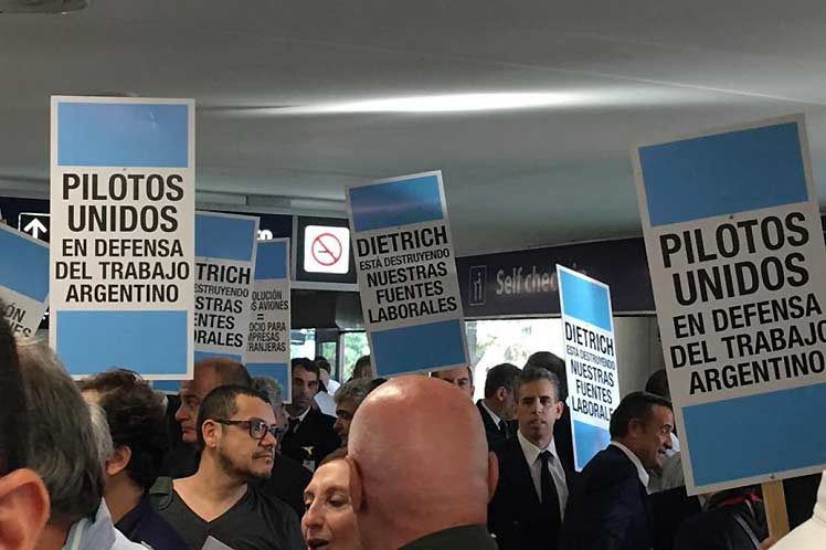 DÍA COMPLICADO POR PROTESTA DE GREMIOS AERONÁUTICOS ARGENTINOS