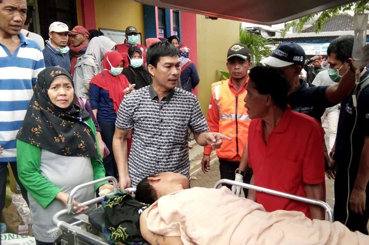 INDONESIA REPORTA MÁS DE 220 FALLECIDOS Y 800 HERIDOS TRAS TSUNAMI