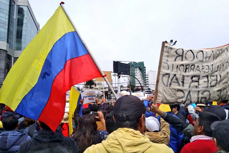 Se desploma aprobación a gestión presidencial de Moreno en Ecuador