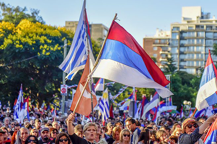 Aventajan en Montevideo candidatos de Frente Amplio de Uruguay