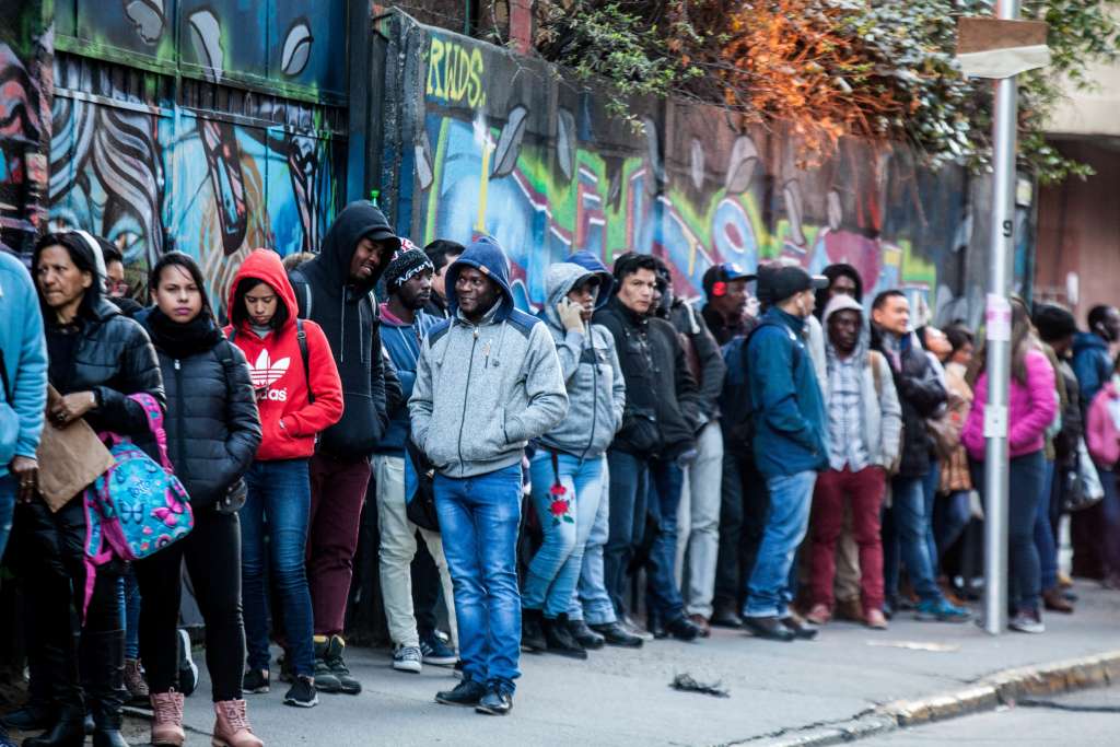 Sostienen que el COVID-19 ha expuesto las precarias condiciones de vida de los migrantes en Chile