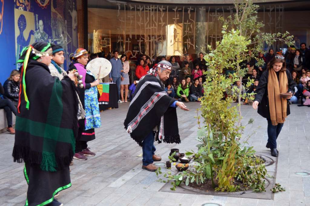 Académicos mapuche destacan aprobación de nuevo feriado, pero critican mantención del 12 de octubre