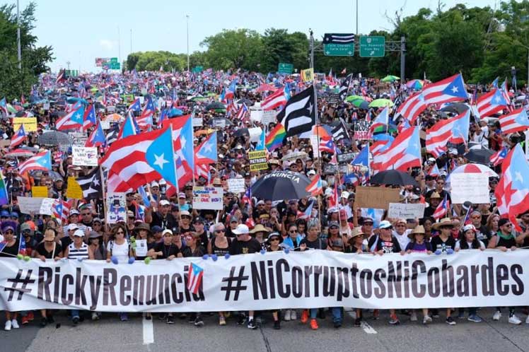 Unas 500 mil personas marchan contra el gobernador de Puerto Rico