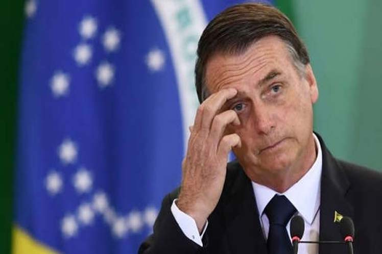 Seis de cada 10 brasileños no perciben ninguna medida positiva de Bolsonaro