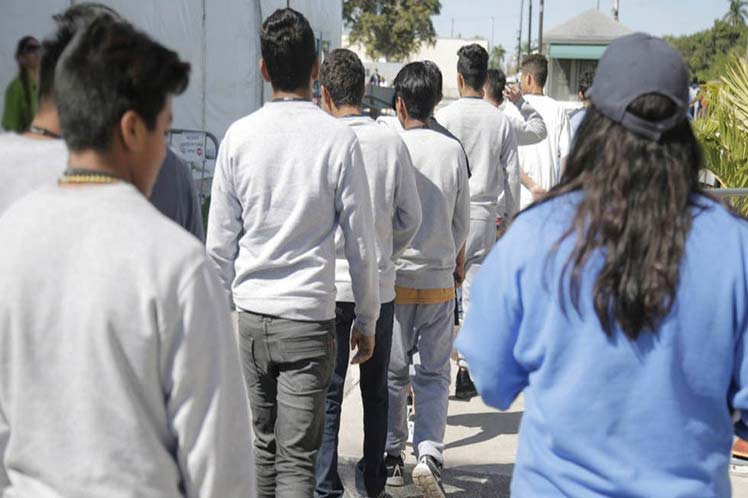 Crece reclamo en Estados Unidos para cerrar inhumanos centros de concentración para migrantes