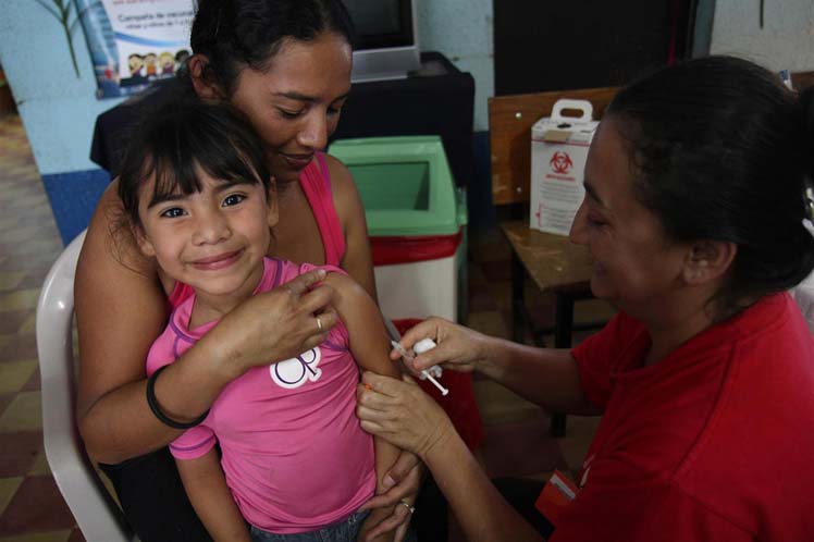 Sin vacunar 20 millones de niños en el mundo cada año, según la OMS