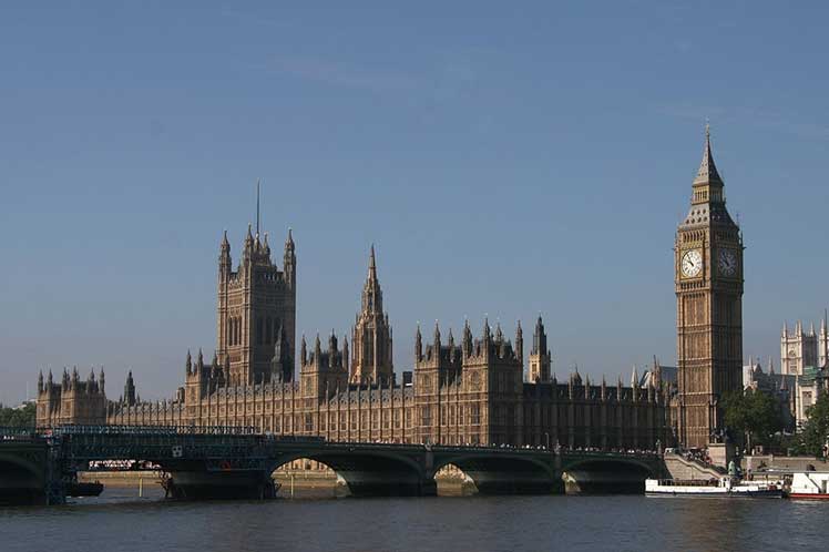 Suspensión del Parlamento desata tormenta política en Reino Unido