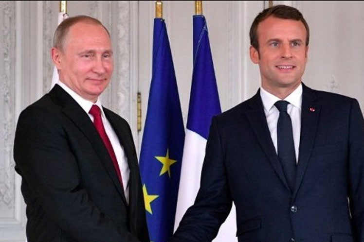 Emmanuel Macron defiende acercamiento a Rusia