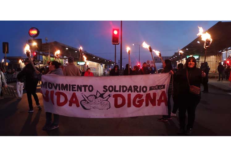 Protestas bloquean tráfico en varios puntos de Santiago: rechazan “Ley de Integración”