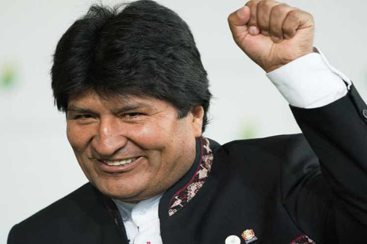 Gobierno golpista de Bolivia pretende detención de Evo Morales