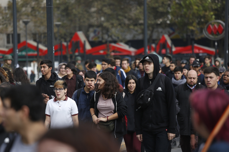 Nueva jornada de movilizaciones estudiantiles en las alamedas de Santiago de Chile