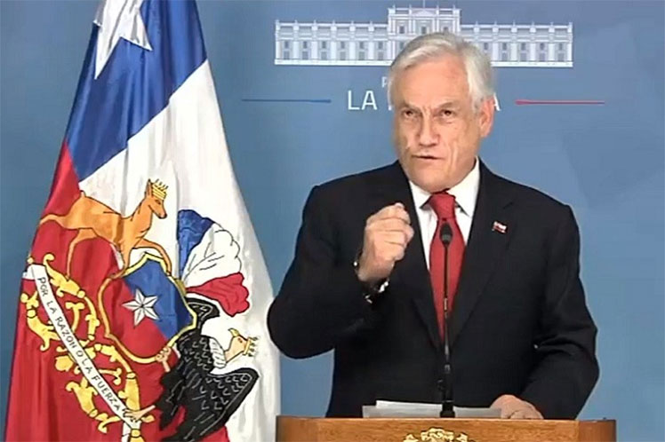 Piñera insiste en que militares resguarden orden público