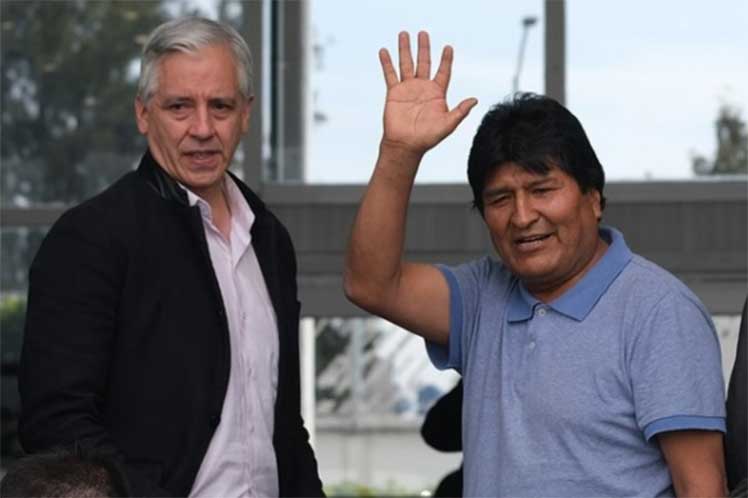 Evo Morales advierte que cumplirá su mandato en Bolivia