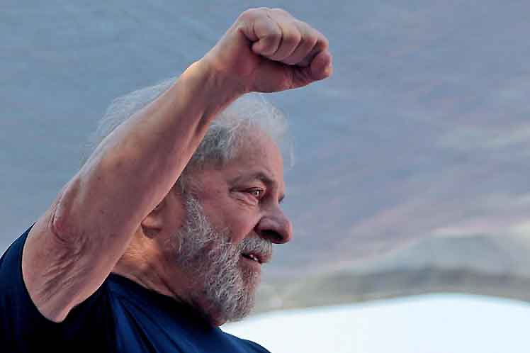 Lula sale en libertad después de 580 días de prisión política