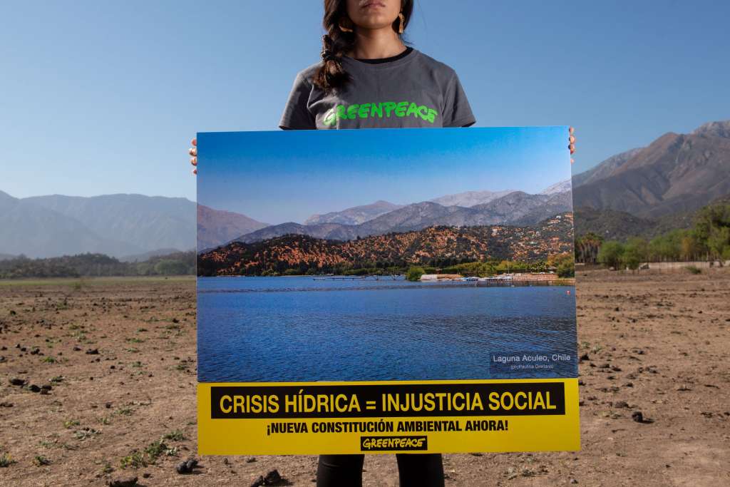 A días de la COP25: Greenpeace ilustra en desaparecida laguna de Aculeo la grave emergencia climática que enfrenta Chile