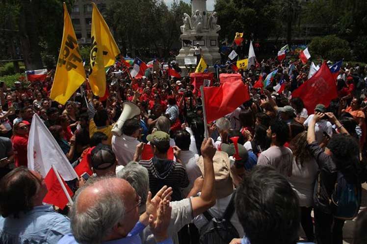 Manifestantes ingresan a sede del antiguo Congreso Nacional