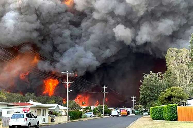 Gigantesca masa de fuego en Australia se acerca a Sídney