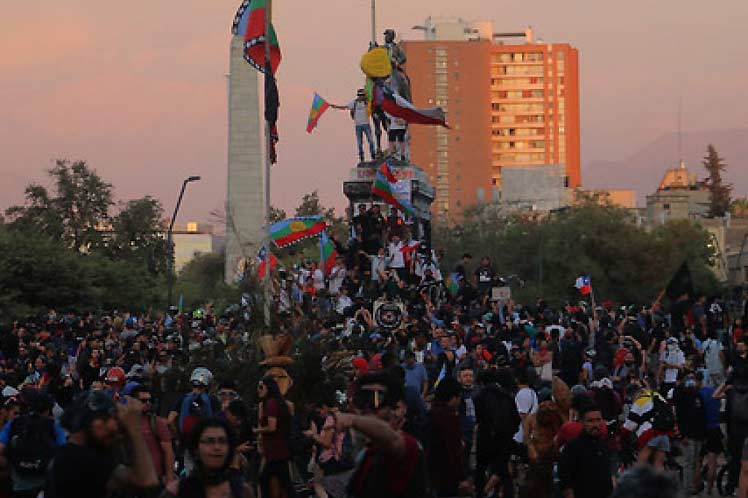 Marchas y actos en apertura de Convención Constitucional en Chile