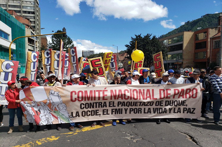Jornada de movilizaciones y cacerolazos en Colombia