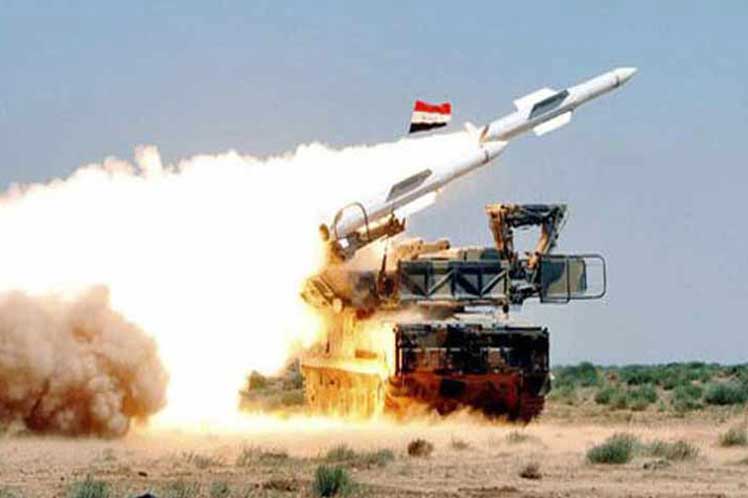 Defensa antiaérea siria derriba misiles israelíes en tres provincias