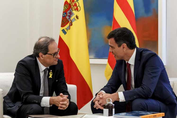 España busca distender conflicto secesionista en Cataluña