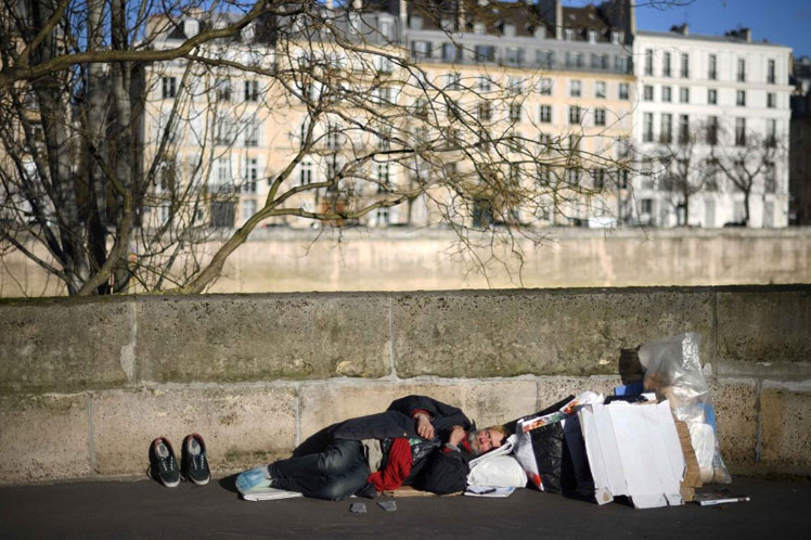 Más de tres mil 500 personas viven en las calles de París, afirma alcaldía