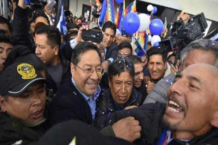 Multitud acompaña a candidatos del MAS a inscripción en Bolivia