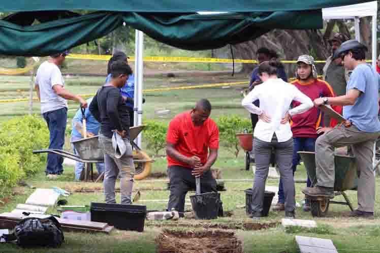 Continúa exhumación de víctimas de invasión de EE.UU. a Panamá