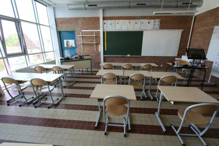 Francia ante el reto de mantener enseñanza tras cierre de escuelas