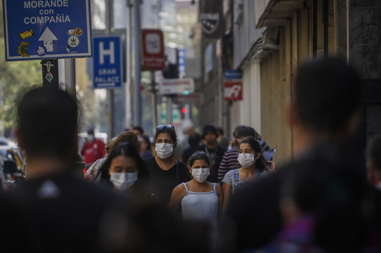 Más cuarentenas en Chile ante pandemia de Covid-19 sin tregua